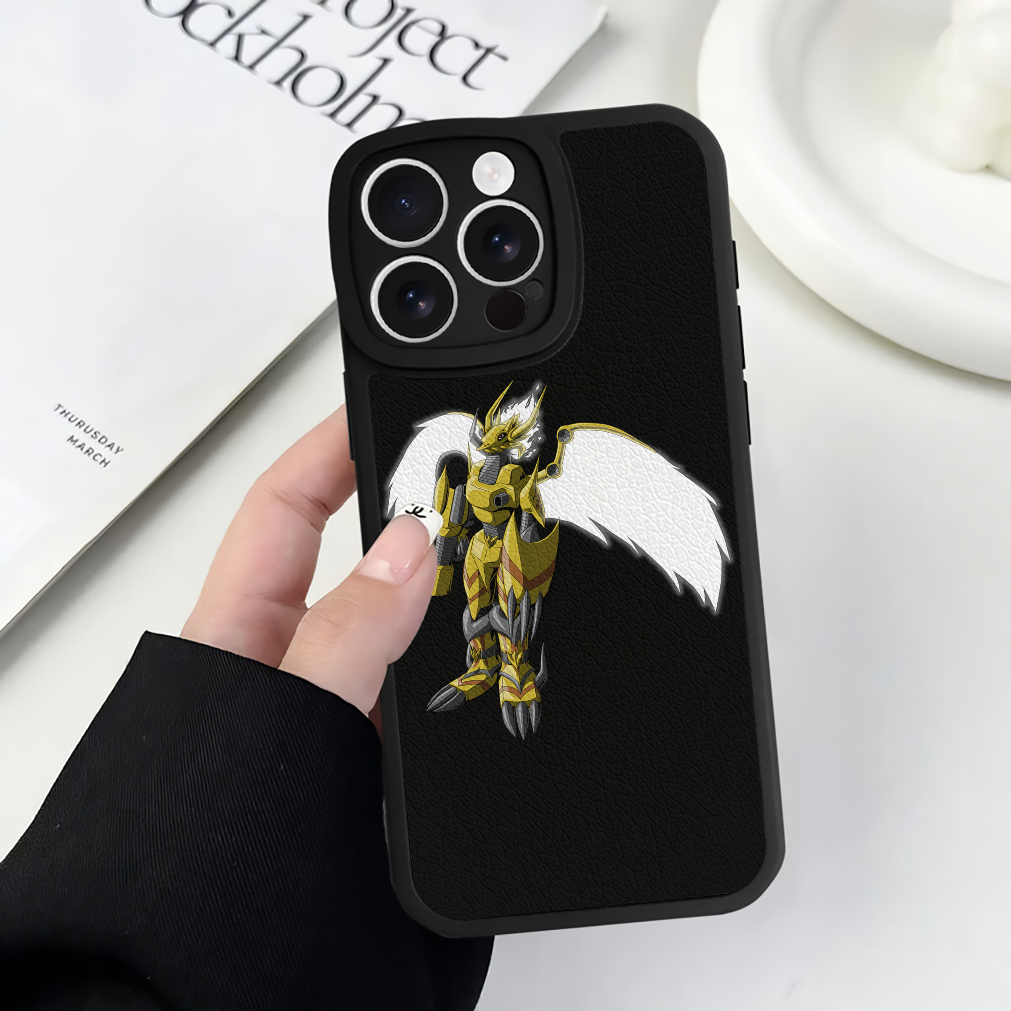 （画像用） Digimon デジタルモンスター/デジモン 【iPhone 16シリーズ対応】シリコンスマホケース（レザー調） 材質：シリコン
